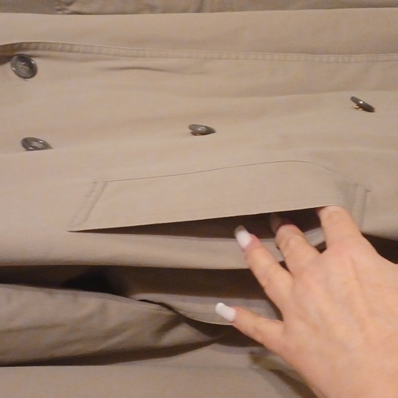 👄SALE! London Fog Trench Coat EUC 44L SALE!  On Sale through February 2025. - Picture 7 of 12